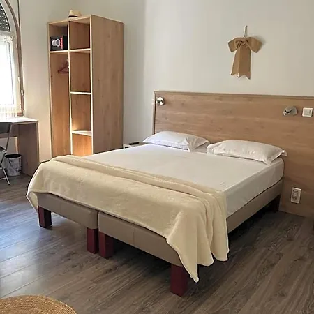 Lutetia Hotel 2*