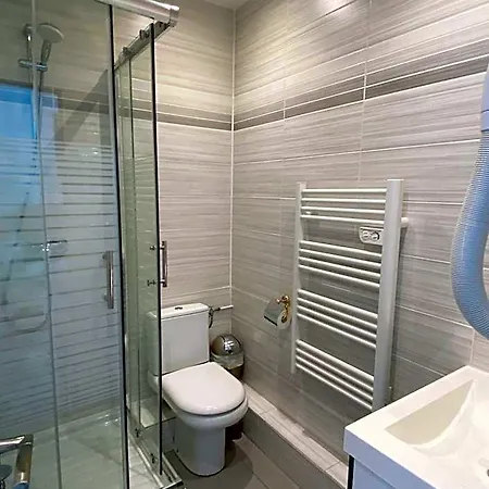 Lutetia Hotel 2*